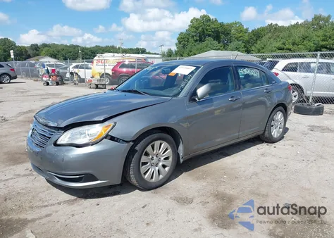 2013 Chrysler 200 Lx z USA, uszkodzony, nr VIN 1C3CCBAB4DN559550